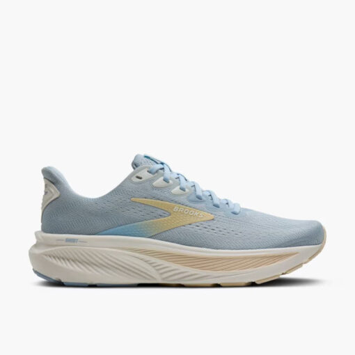 Alternative view of Brooks Trace 4 W